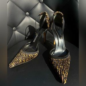 GUCCI Satin Black and Gold Women Pointed Stiletto High Heel Shoes . SIZE 8B.